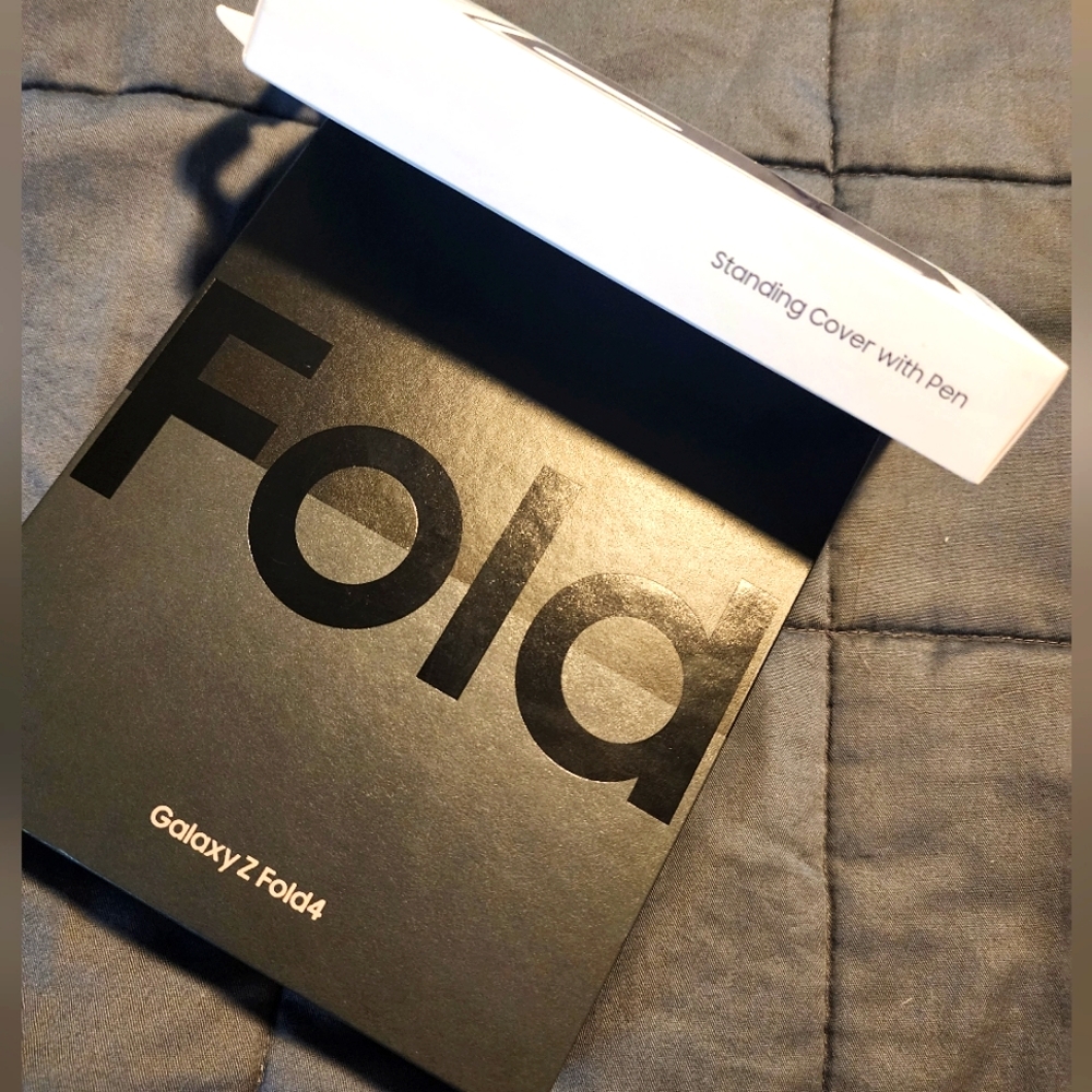 Samsung Galaxy Z Fold4 SM-F936U - 512GB - Beige (Unlocked) + Standing Cover&PEN!